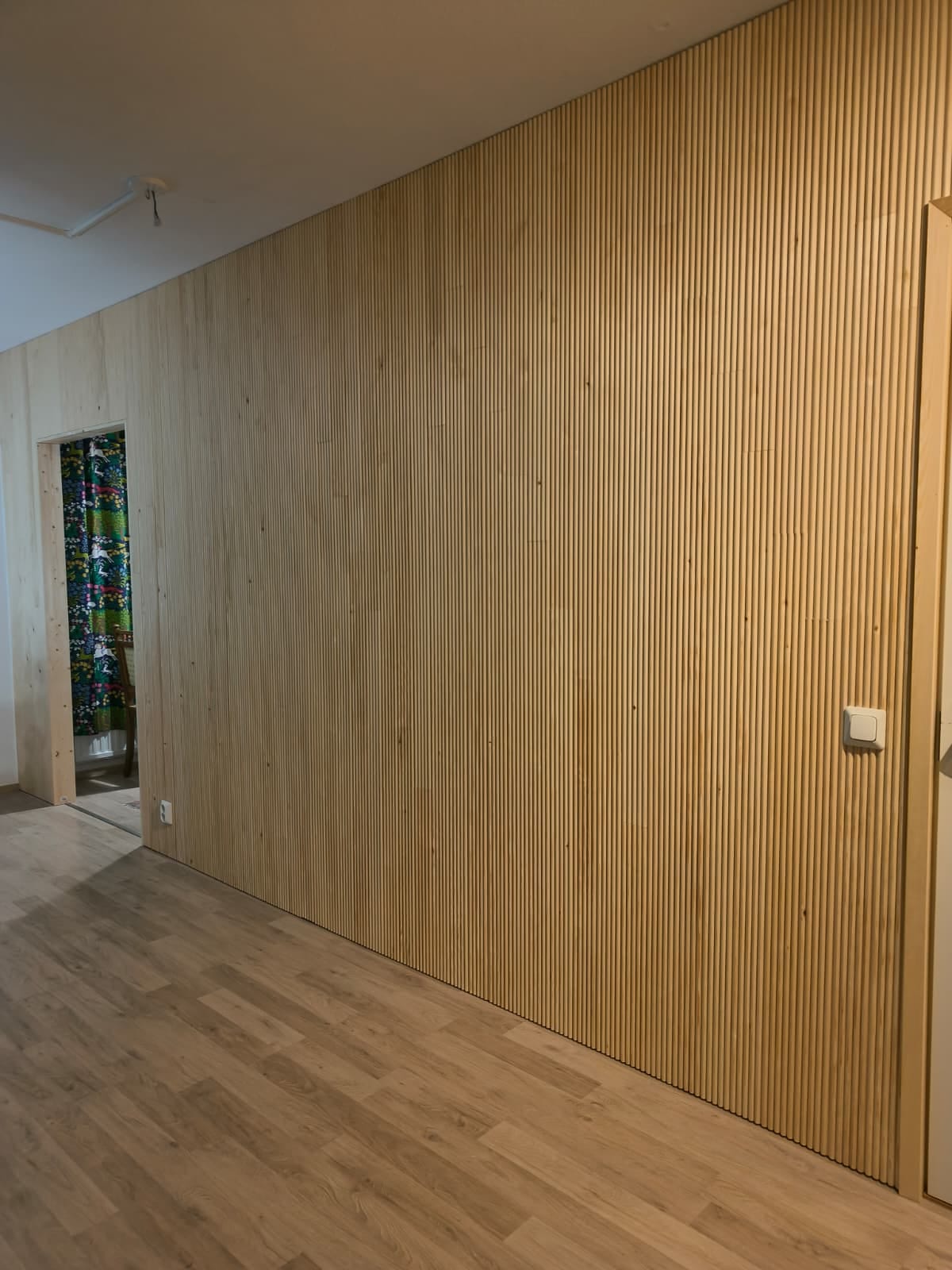 Tehosteseinä sormipaneeleista - kuva 2